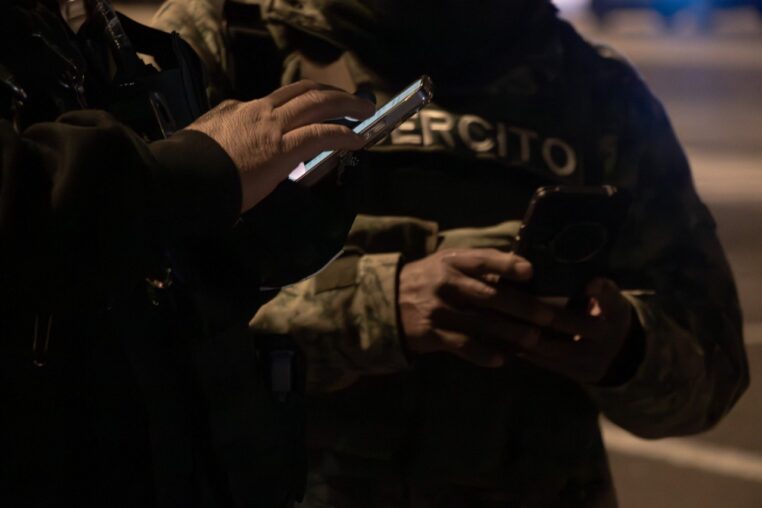 Detiene FGE a 8 personas durante cateos en Sinergia en Pedro Escobedo