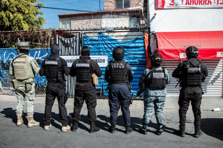 Sinergia por Querétaro ejecuta cateos por delitos contra la salud; 3 personas resultaron detenidas