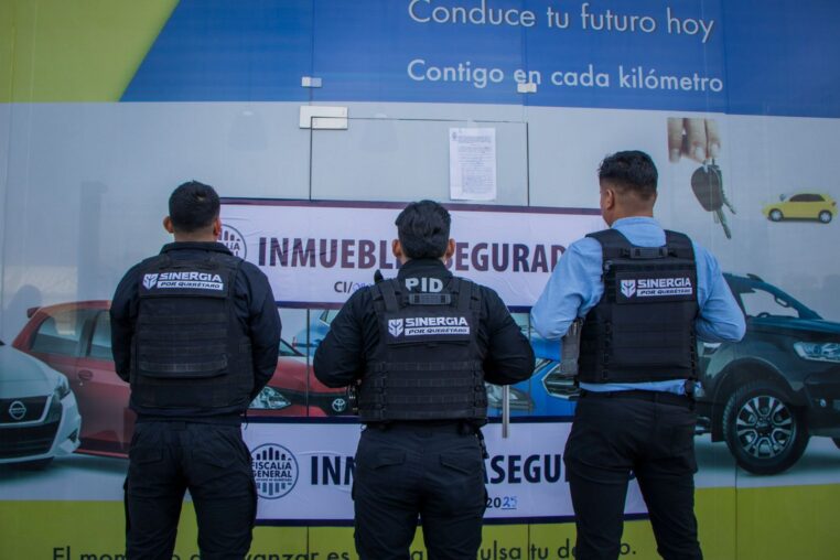 La Fiscalía de Querétaro realiza cateo por presunto fraude en financiera; Centro Sur, Querétaro.