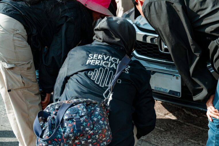 Fiscalía de Querétaro realiza operativo de revisión vehicular en plazas comerciales de Querétaro y Corregidora