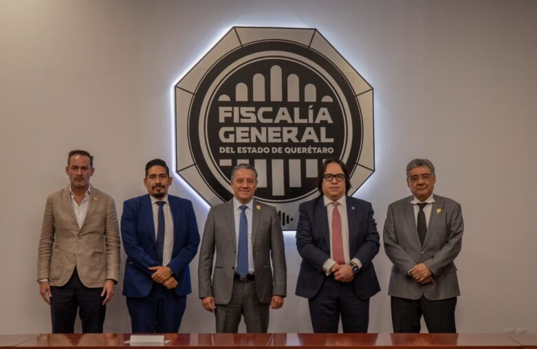 El Fiscal General de Querétaro, Víctor Antonio De Jesús Hernández, sostuvo una reunión de trabajo con su homólogo, Gerardo Vázquez Alatriste Fiscal General de Guanajuato