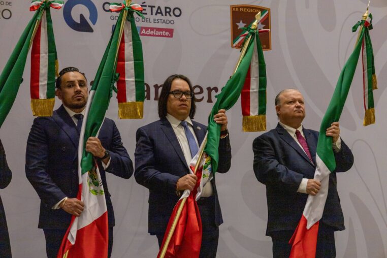 Fiscal General participa en ceremonia conmemorativa del CCV aniversario del Día de la Bandera