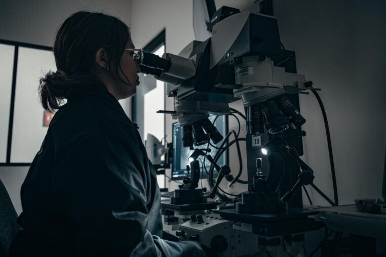 Servicios Periciales de la Fiscalía de Querétaro fortalece la procuración de justicia con más de 5 mil dictámenes emitidos durante enero